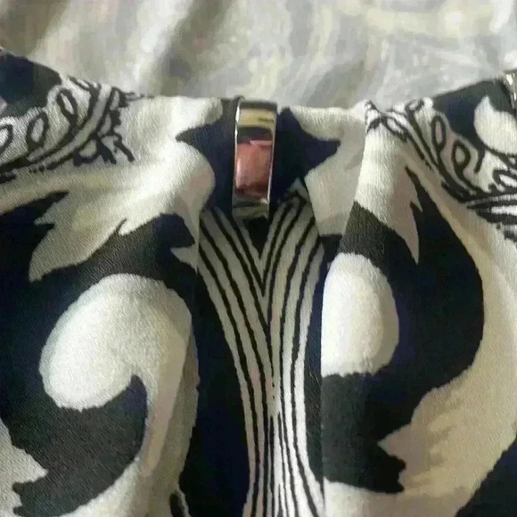 White House Black Market Blouse - Picture 3 of 5